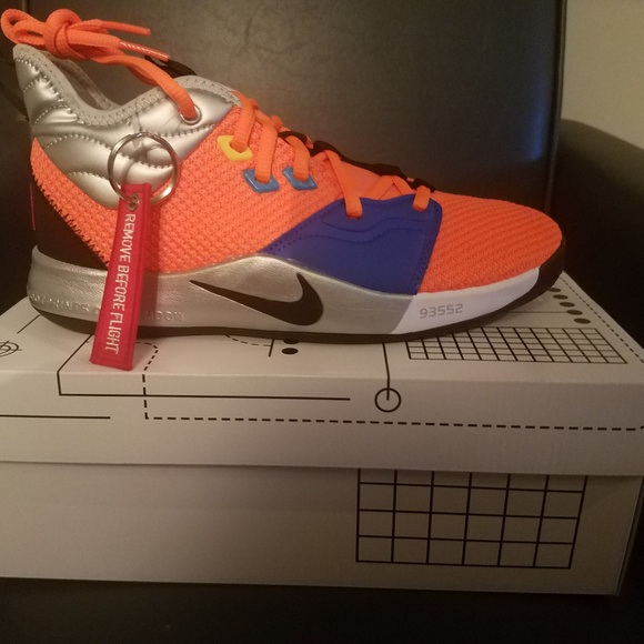 PG3 NASA - Nike - New in box -Kids, Womans, Mens - Picture 3 of 6